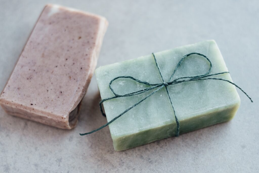 MELT AND POUR SOAP BASICS – WHAT YOU NEED TO KNOW FOR GREAT RESULTS 